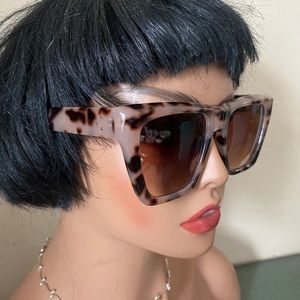 Ladeesse bifocal sunglasses. +2.50.